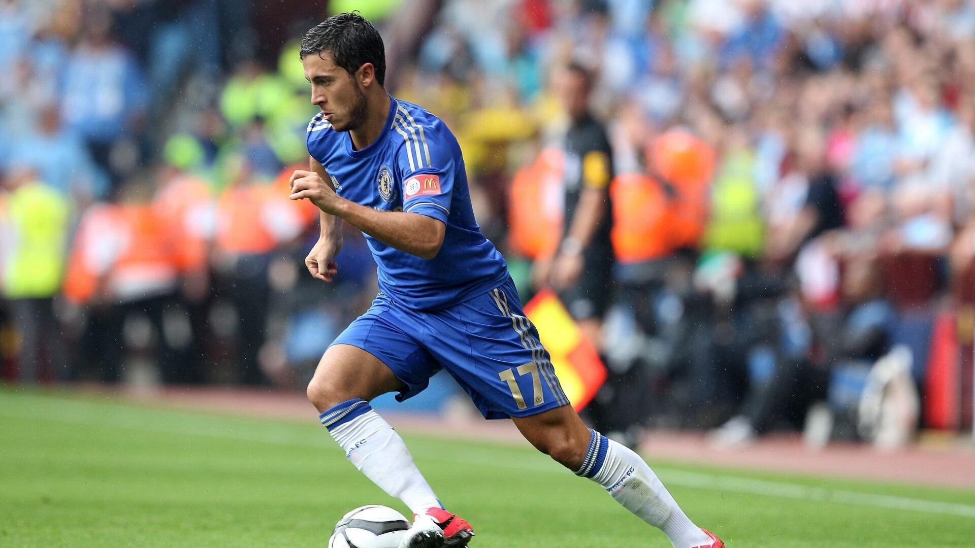 夺冠引发热议！浓眉哥在MAD比赛中大比分获胜赢得满堂喝彩